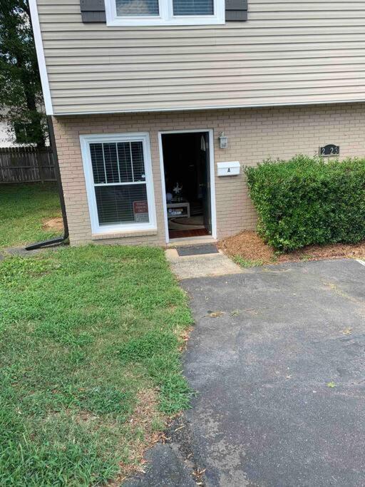 Stay Awhile Charlotte Exterior foto